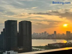 D'Leroi Soleil - Modern Apartment by West Lake - Image 4
