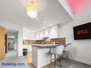 Flat 1 - Luxury Bolton City Centre Apartments - Image 2