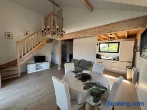 Les chalets du Médoc en bois aux accents de fuste canadienne avec piscine - Image 1