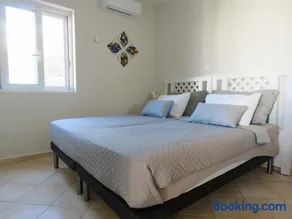 Plaka Center Gem with sea view and shared pool - Image 4