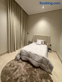 Entire Modern and comfy Apt - Image 1