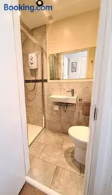 The horse and panniers guest house. - Image 3