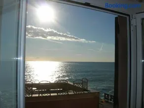 Romantic Sea View Flat in Genova - Image 1