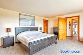 Beachfront with Loft & Fireplace in Copalis Beach - Image 2