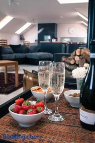 Cuckoo Barn Lodge - Image 5