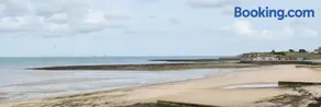 Hamilton Lodge a 6 bedroom seaside Holiday Home Hosting Happiness - Image 4