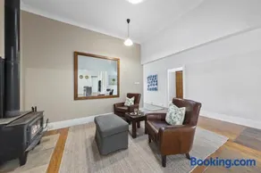 Pooles Rock Vineyard Accommodation - Image 3