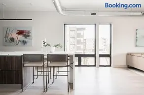 City Views! - Chic Jefferson Park Condo - Tesoro - Image 2