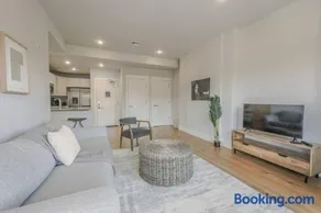 Prime Location Newbury Street 1BR - Image 4
