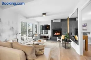 Chic Mt-Tremblant Condo with View on the Lake - Image 1