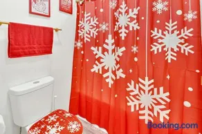 Christmas Themed Getaway in Bristol HOT TUB - Image 3