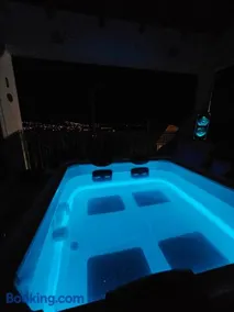 Marily's seaview suite with private JACUZZI and BBQ - Image 1