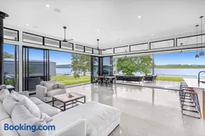 The Ski Shack - Lake Tinaroo - Image 5