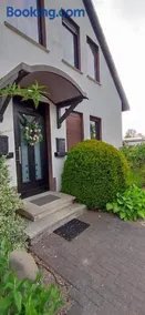 Gemütliche Ferienwohnung mit großer Dachterasse in gehobener Wohngegend - Image 1