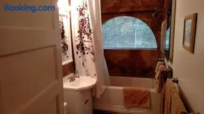Cozy Cabernet Cabin - Image 5