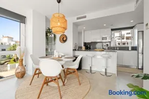 46 Corner Apartment with panoramic sea views and large terrace - Image 3