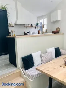 Manderley Cottage, Mousehole - Image 2