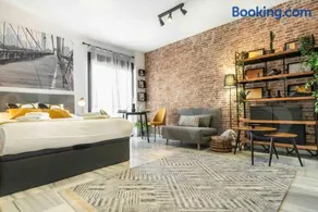 Modern Studio with Private Rooftop Terrace by REMS - Image 1