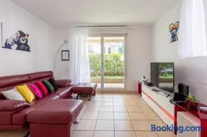 Apartment 2 bedrooms with garden, 3 mins walk from subway - Image 1