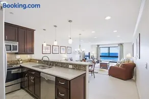 Beach View Condo in the heart of Pacific Beach! - Image 3