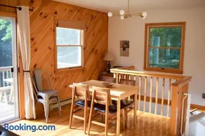 Bellwood Cottage 8-14min to all Roxbury Wed Venues - Image 1