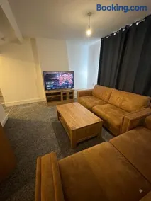 Stylish one bedroom flat in a great location - Image 5