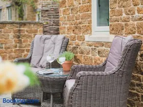 Climbing Rose Cottage - Dog Friendly - Peaceful Cotswold Cottage - Image 3