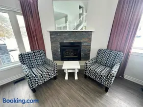 Four Season Family Retreat with Pool Access - Image 3