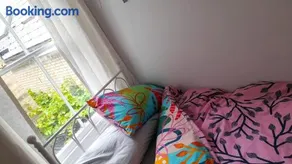 Lovely artist's home ecently refurbished - Image 4