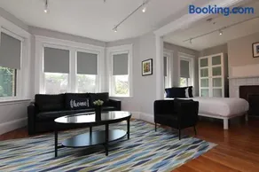 Large Studio w/ Queen AND Sofa Bed..#38 - Image 3