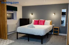 Stylish Studio with Parking in Doncaster - Image 1