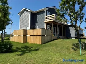 Oceanfront Cottage w/ Upper Balcony View - Image 2