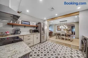 Luxury Loft in Historic Carriage House - Image 3