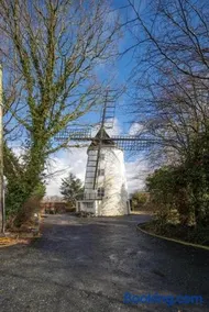Gibbet Windmill pet friendly home & paddock - Image 2