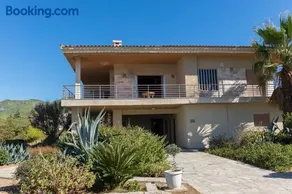 Sunset Beach House - Image 2