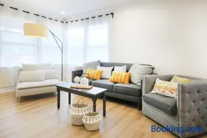 Centrally Located Charming LA Home with Food Scenes - Image 4
