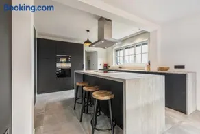 Big modern and bright villa near coast - Image 3