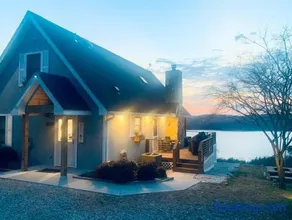 Enchanting Cottage with Sweeping Lake Views, Golden Sunsets, Hot Tub, Nature Trail & Dog-Friendly - Image 1