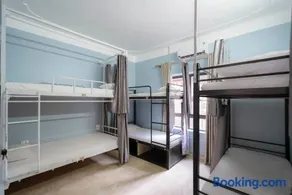 Fancy Hostel and Bar - Image 5