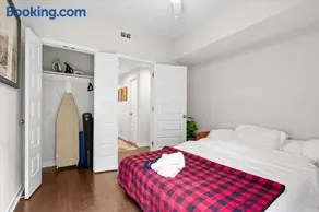 Entire DC House 2BR 2BA Fire Pit Free Parking Near Capitol Hill - Image 4