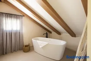 3 Luxury bedroom Apartment EMMA - Image 4