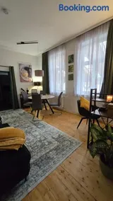 Vienna Garden Bungalow - Image 1