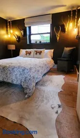 Casa Rosa Cheltenham - luxury unit, free parking - 5 star - Image 1