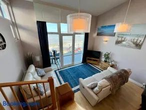 Sea Breeze Stay - 3-Bed Coastal Gem with Private Balcony - Westward Ho! - Image 4