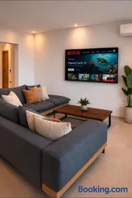 Waves Beachfront Apartment - Image 4