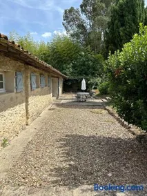 Traditional farmhouse with pool - Image 4