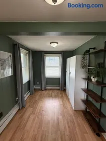 Oakland Beach Cottage - Sleeps up to 4 - Image 4