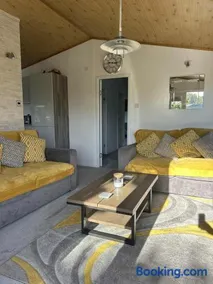 Luxury Lakeside Lodge - Image 2