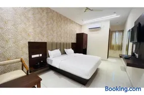 FabHotel Golden Inn KR Puram - Image 3