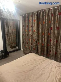 Wembley stadium view luxury apartment - Image 3